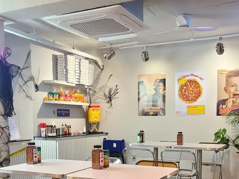 피태커 내부 인테리어