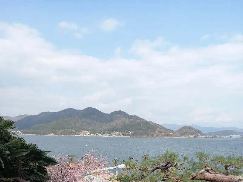 카페에서 바라본 바다와 하늘