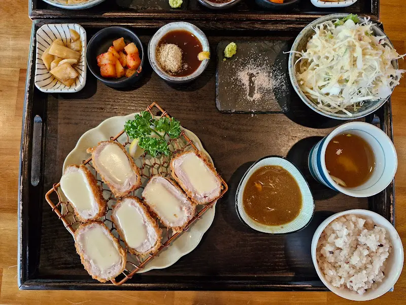 다양한 곁들임과 소스