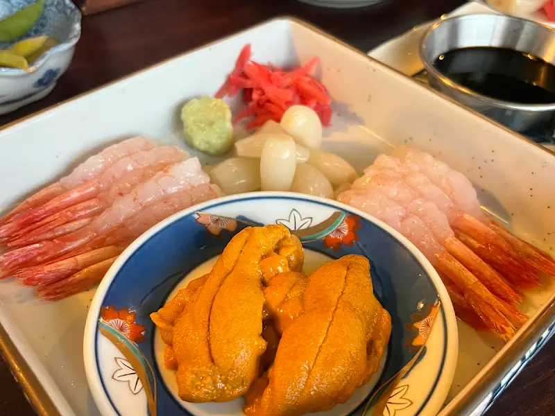 신선한 우니와 단새우의 환상적인 만남