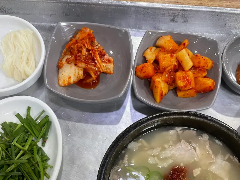 돼지국밥과 반찬