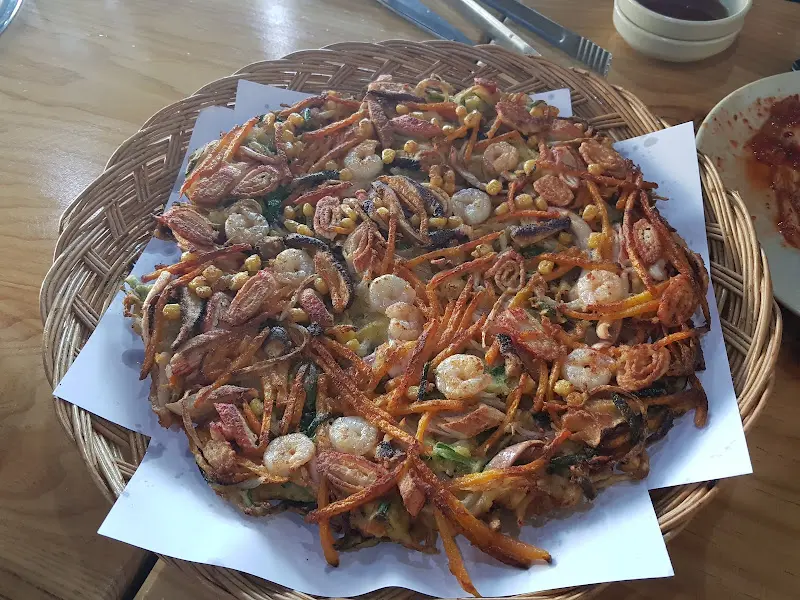 푸짐한 해산물 녹두전