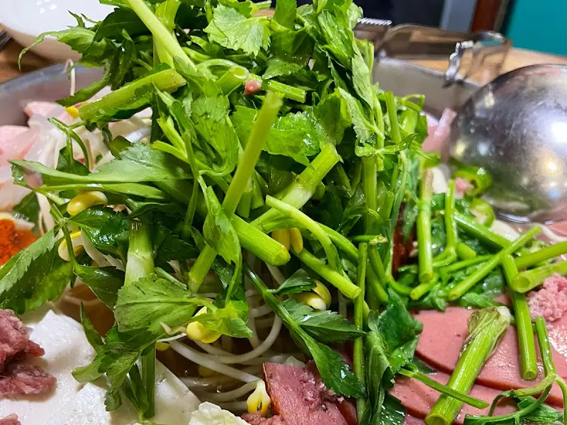 푸짐한 부대찌개 재료