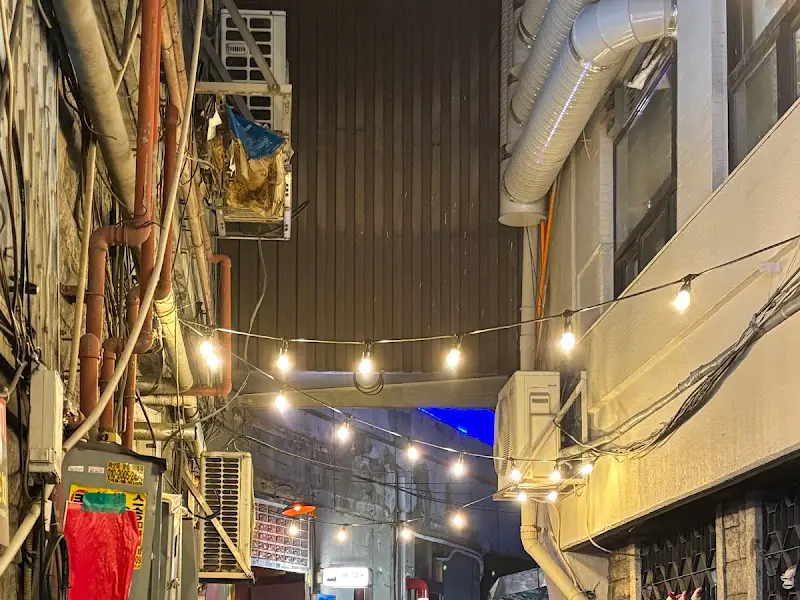 파브릭으로 향하는 골목길