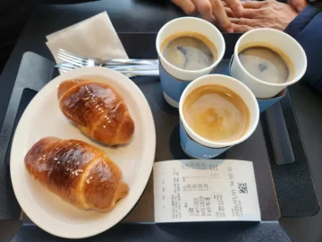 바다를 담은 빵, 기장 일광의 가성비 MAKESEA COFFEE에서 맛보는 특별한 베이글 맛집 향기