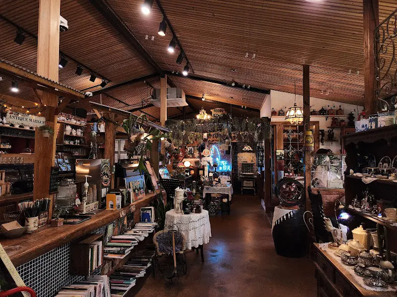 앤틱한 분위기로 가득한 카페 내부