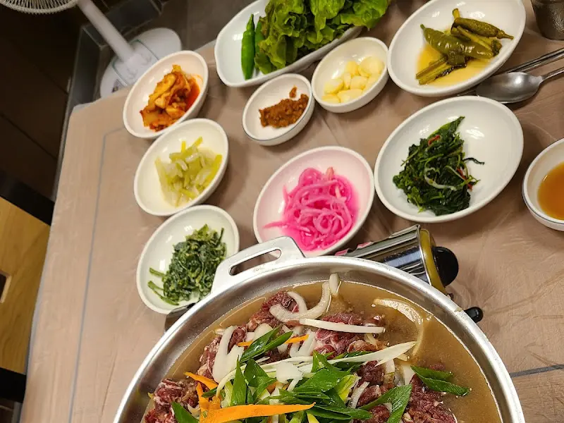 서부불고기의 푸짐한 밑반찬