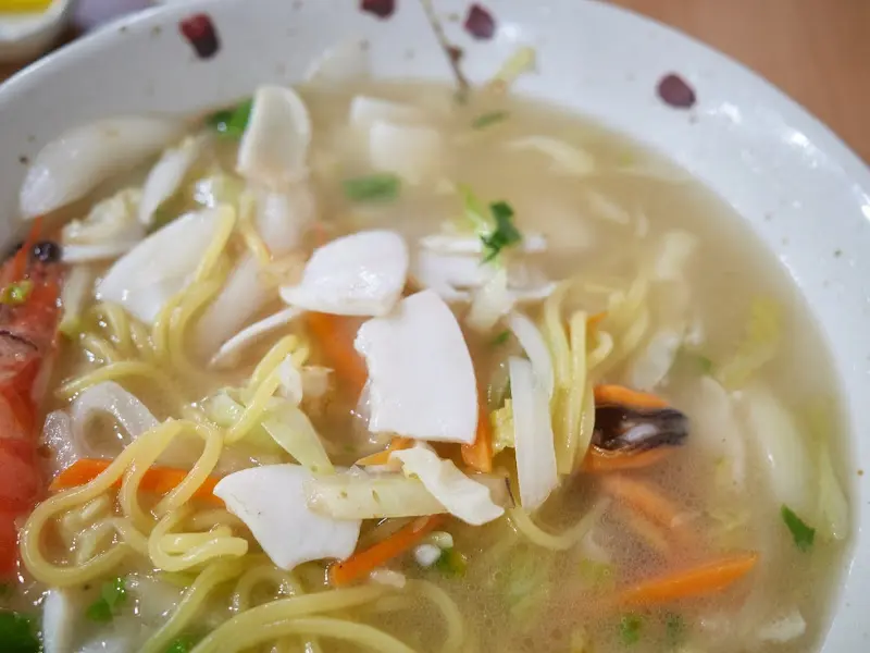 해물이 푸짐하게 들어간 백짬뽕