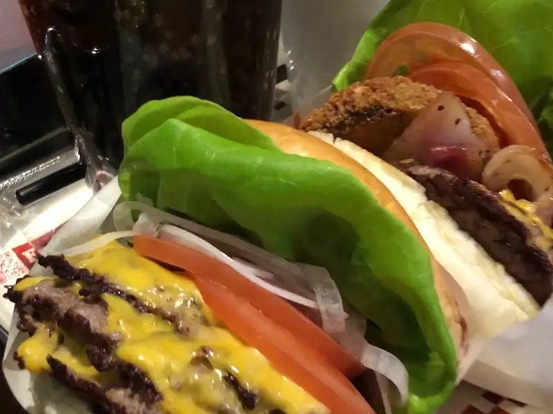 탐욕버거의 푸짐한 모습