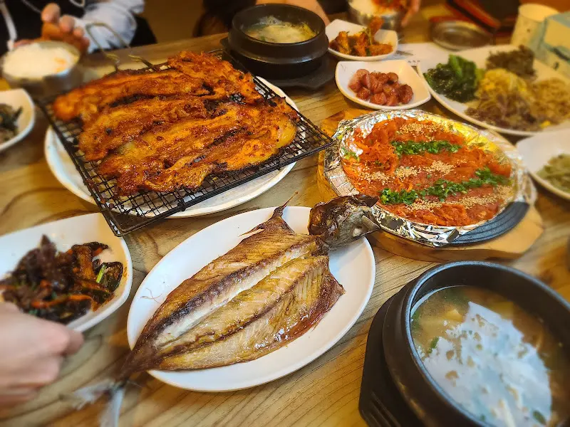 된장찌개, 고추장삼겹살, 고등어구이, 더덕구이