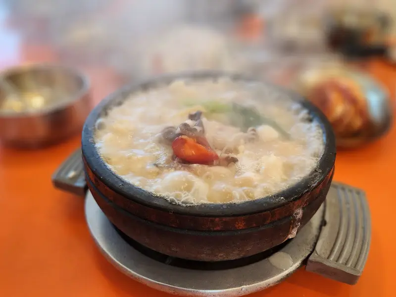 황제해물누룽지탕 김이 모락모락