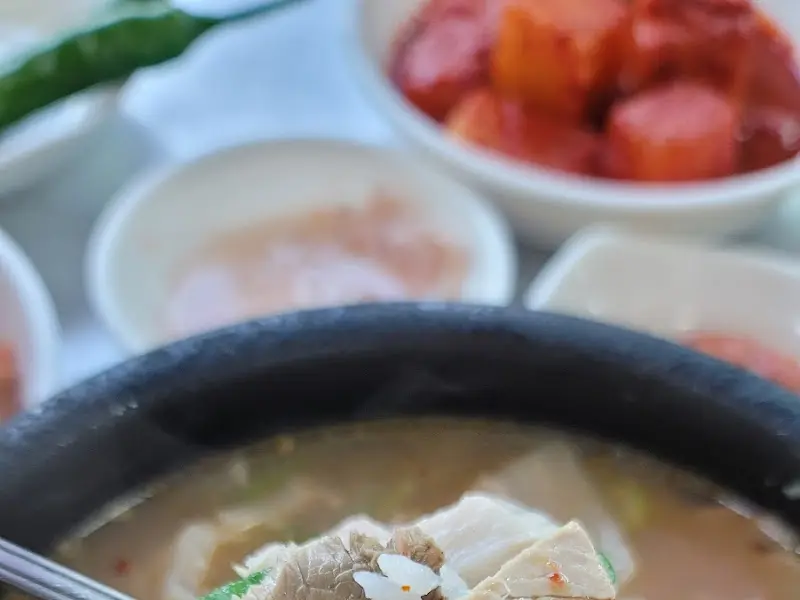 돼지국밥 근접샷