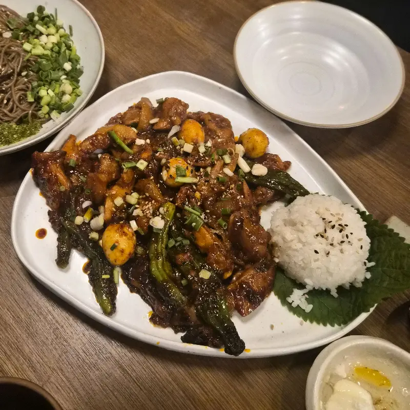 푸짐한 닭구이 한 상