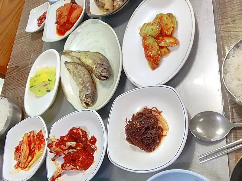 예향식당 맛깔스러운 반찬들