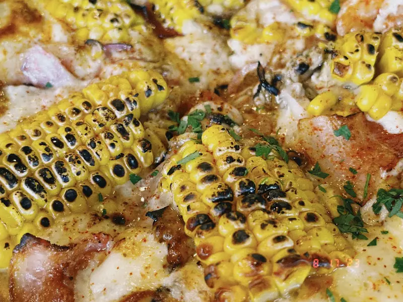 로우파이브 옥수수 피자 상세샷