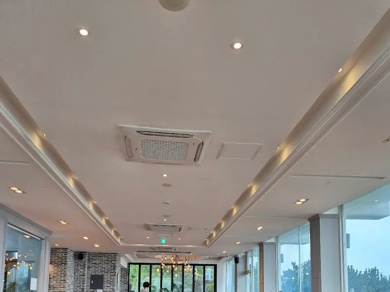 엠클리프 카페 내부