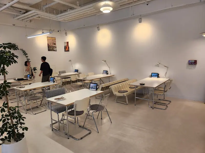 뇽뇽테이블 내부 전경