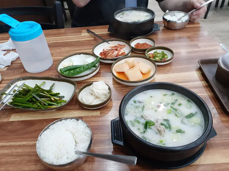 넉넉한 인심이 느껴지는 한 상 차림