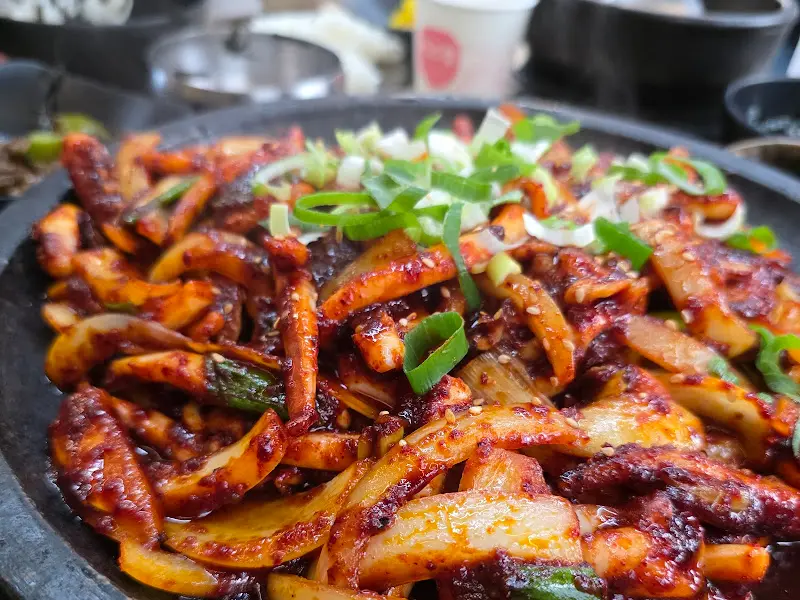 두레식당 오징어볶음 근접샷