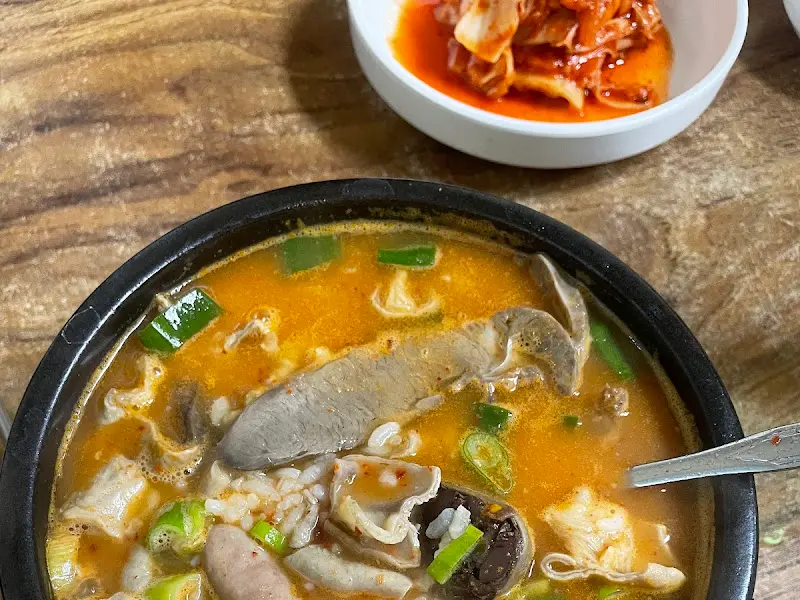 순대국밥과 김치의 조합