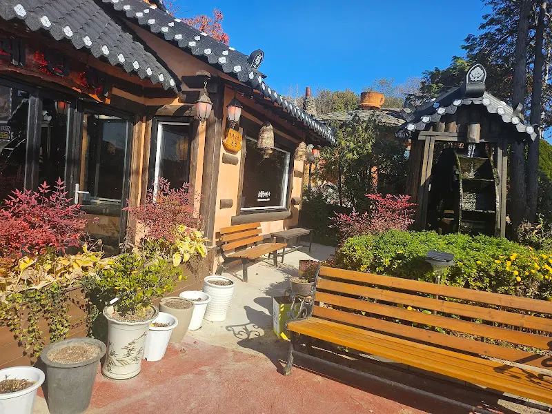 물레방아 식당 외부 전경