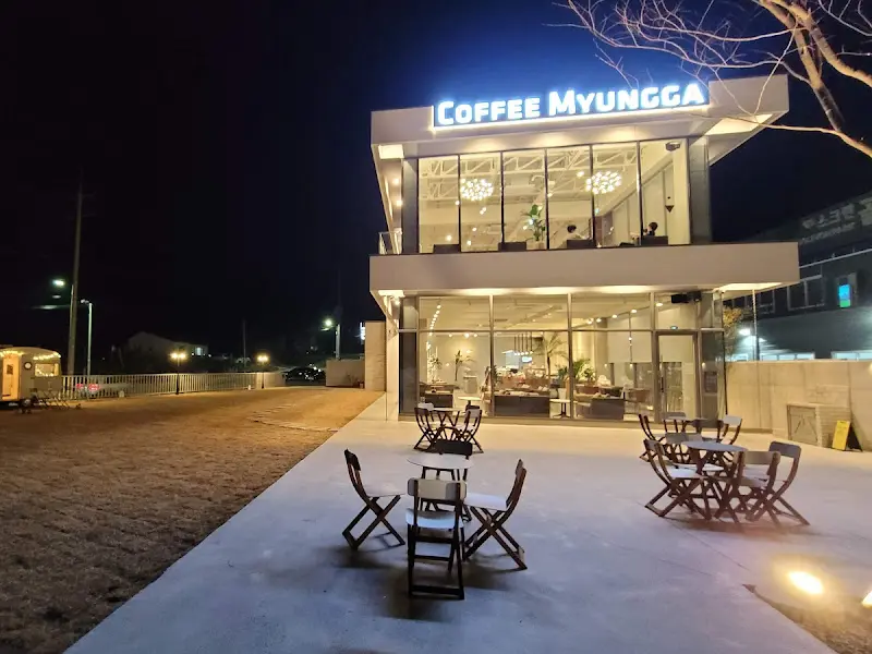 커피명가 청도점 야경