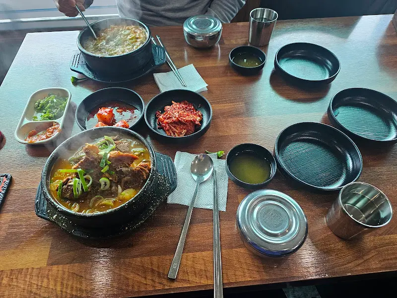 해장왕 뼈해장국과 반찬