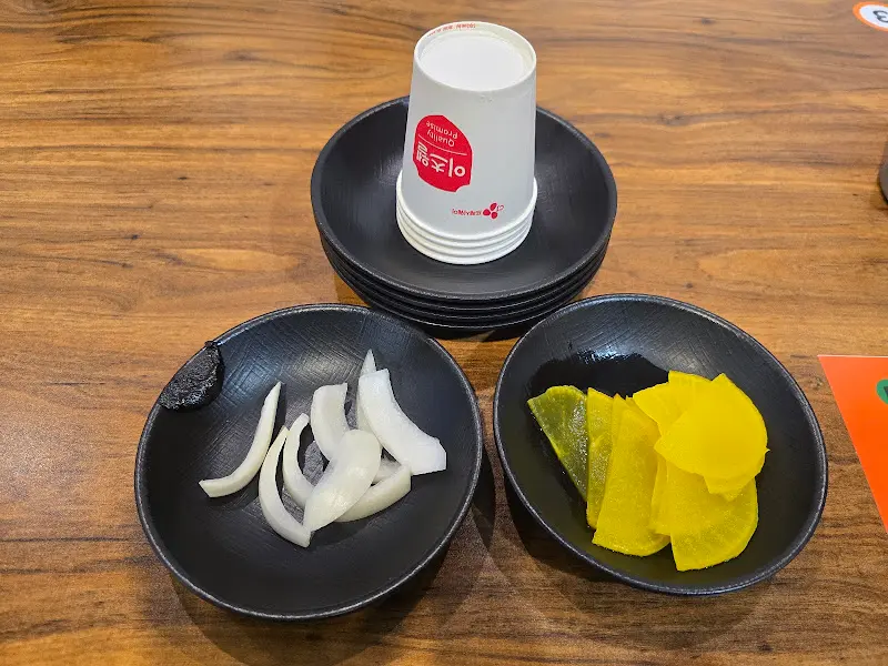 기본으로 제공되는 양파와 단무지