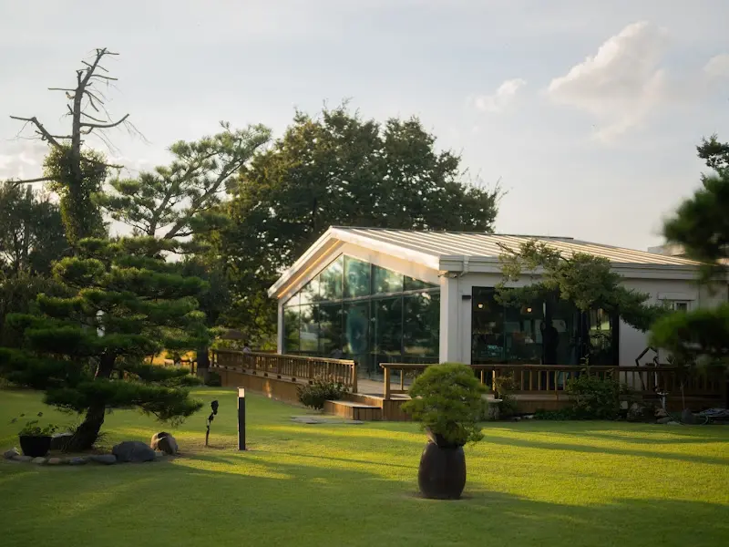 카페 외부 정원