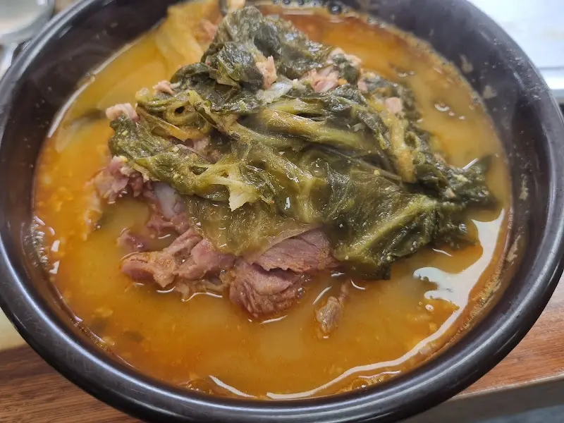 시래기가 덮인 뚝배기