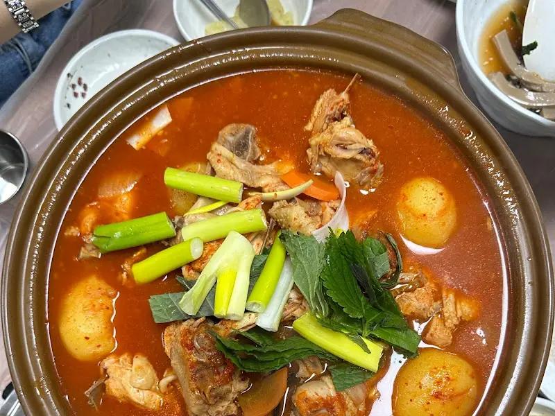 묵사발집 닭볶음탕