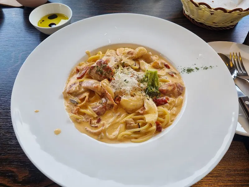 투움바 파스타 전체샷