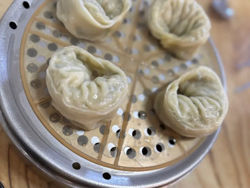 윤기가 흐르는 왕만두