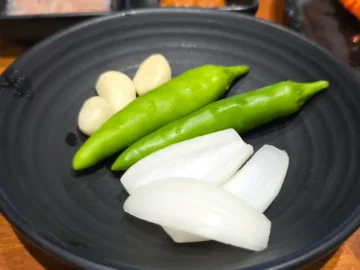 기차 기다리며 맛보는 부산역 돼지국밥 한 그릇, 대건명가에서 찾은 여행의 시작과 끝