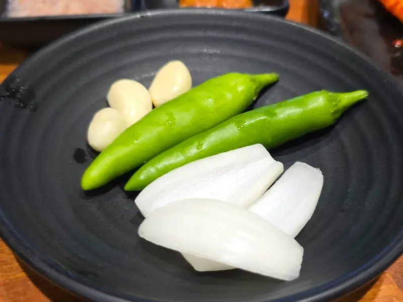 신선한 채소와 겉절이 김치