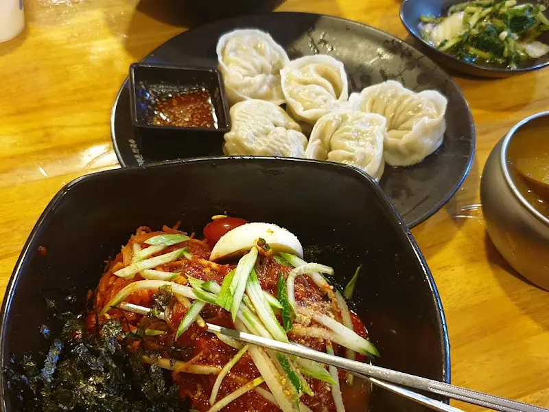 만두와 함께 제공되는 간장