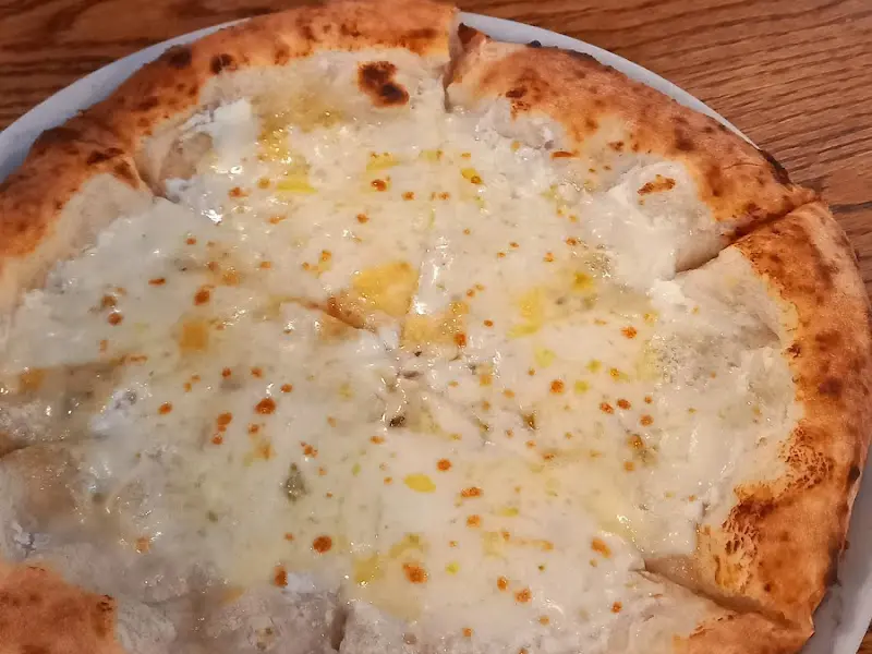 콰트로 포르마지 피자