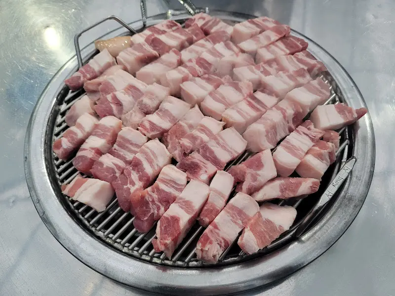 잘 구워진 삼겹살