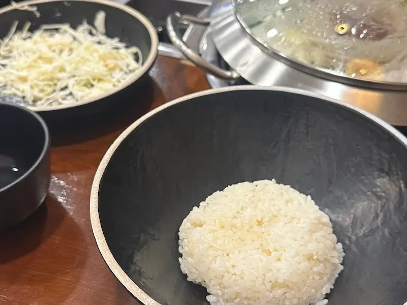 밥 한 공기 뚝딱 비우게 만드는 마성의 낙곱새