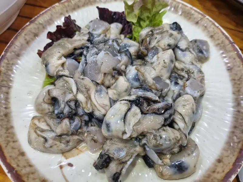 싱싱한 굴 한 접시