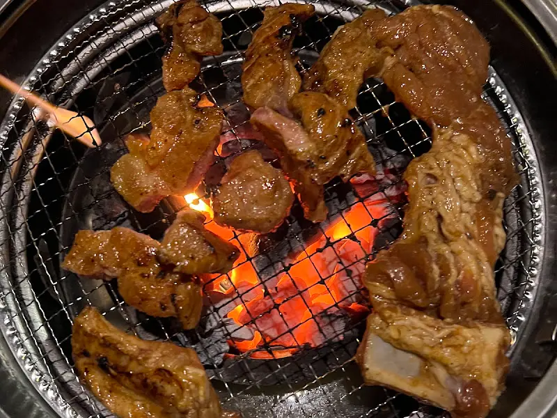 돼지갈비 굽는 모습 2