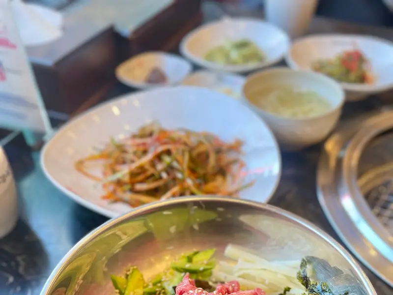 다채로운 곁들임 반찬들