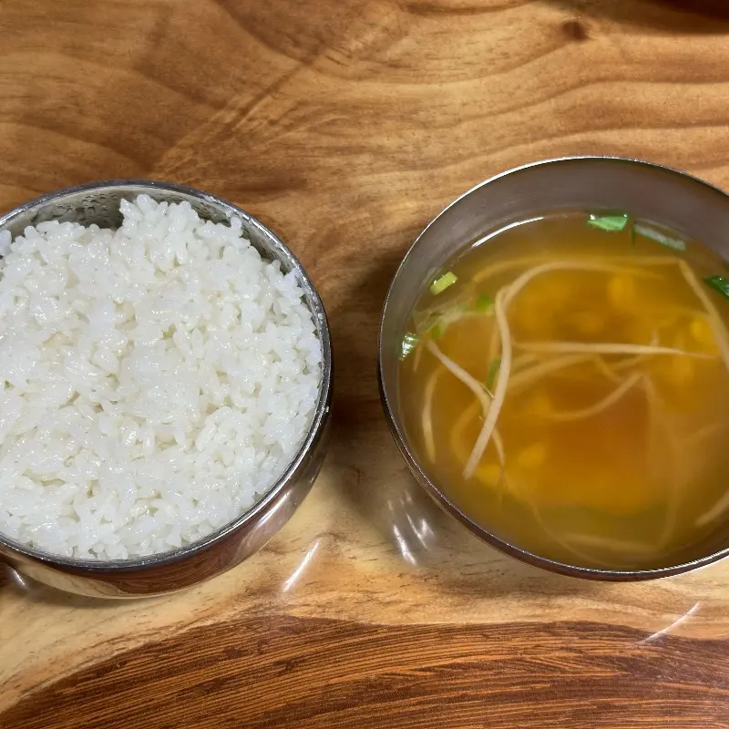 따뜻한 밥과 콩나물국