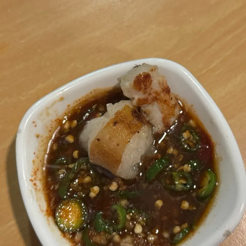 소스에 찍은 곱창