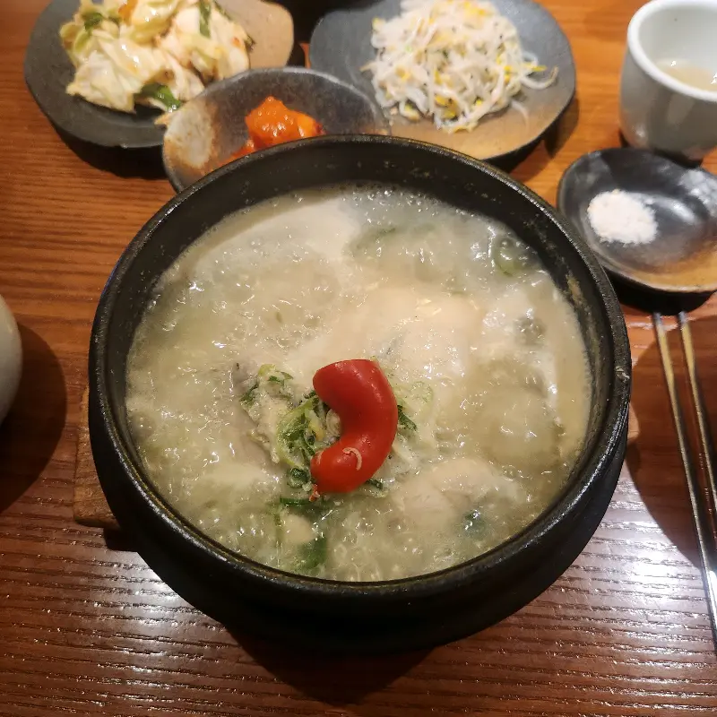 삼계탕과 반찬