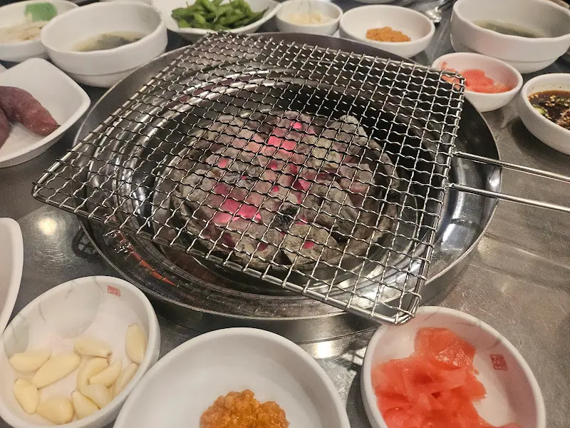 숯불과 밑반찬