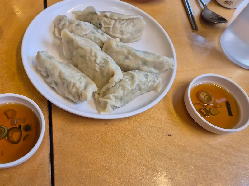 담백하고 고소한 접시만두