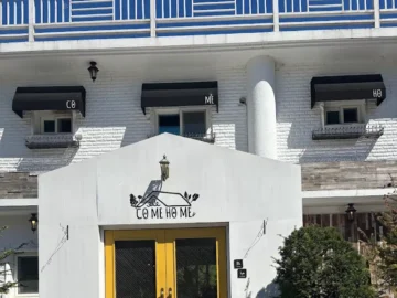 가평 북한강 뷰 맛집, 코미호미에서 만나는 인생샷과 힐링의 순간! 레전드 카페 등극!