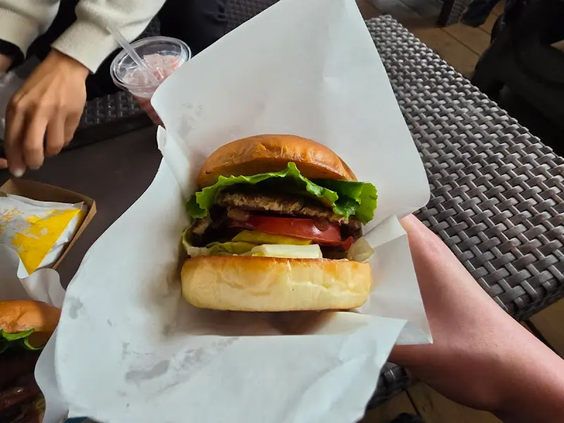 메타 햄버거의 비주얼