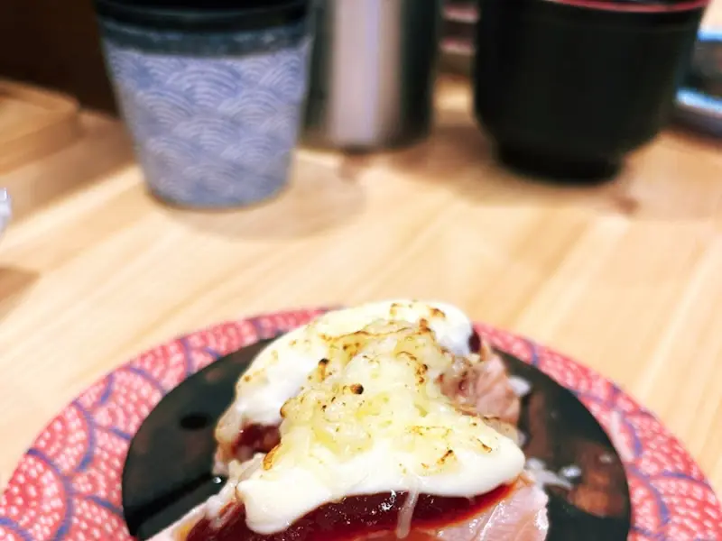 입안에서 살살 녹는 구운 연어 치즈 초밥